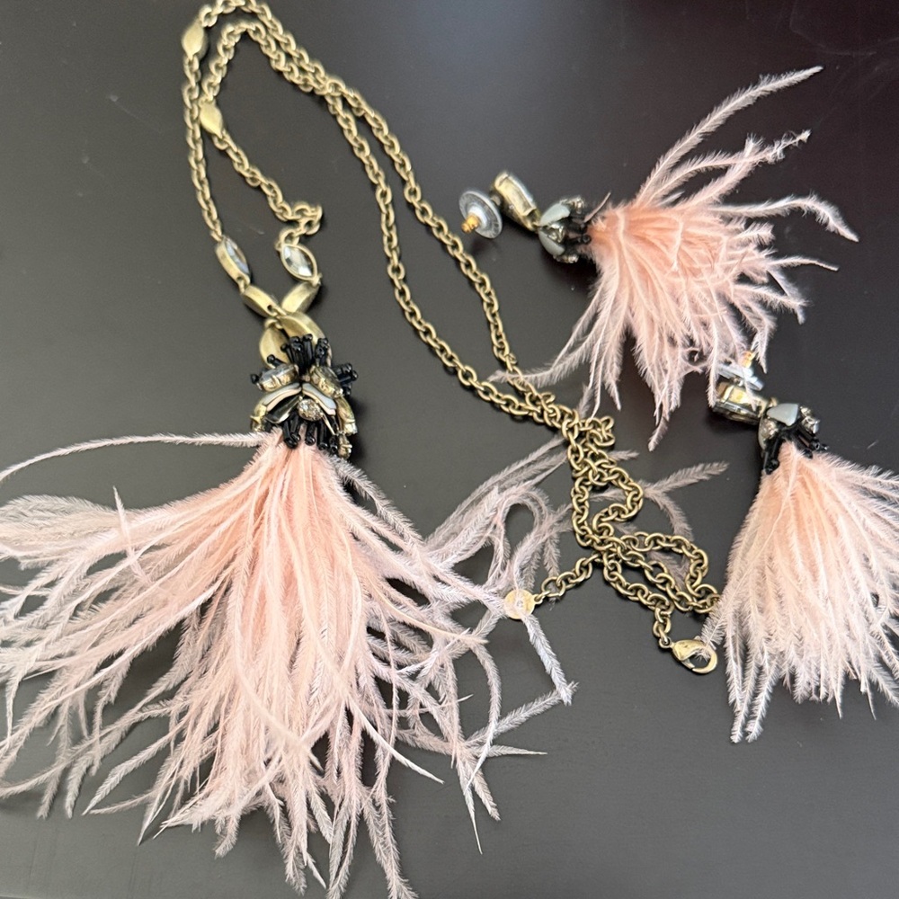 Stella and Dot Feather Pendant Necklace and earrings
